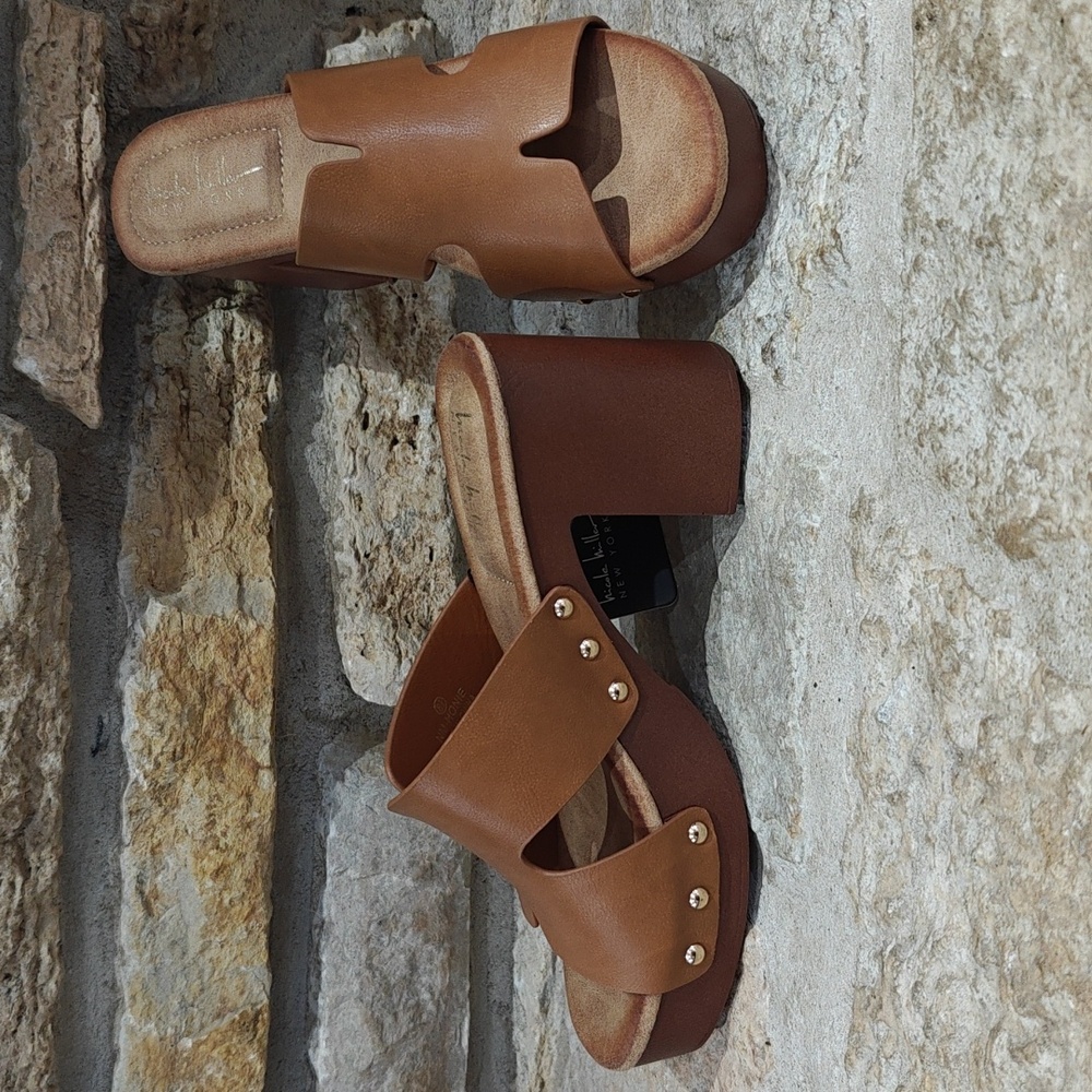 Tan Sandals with Gold Accents - Picture 3 of 8